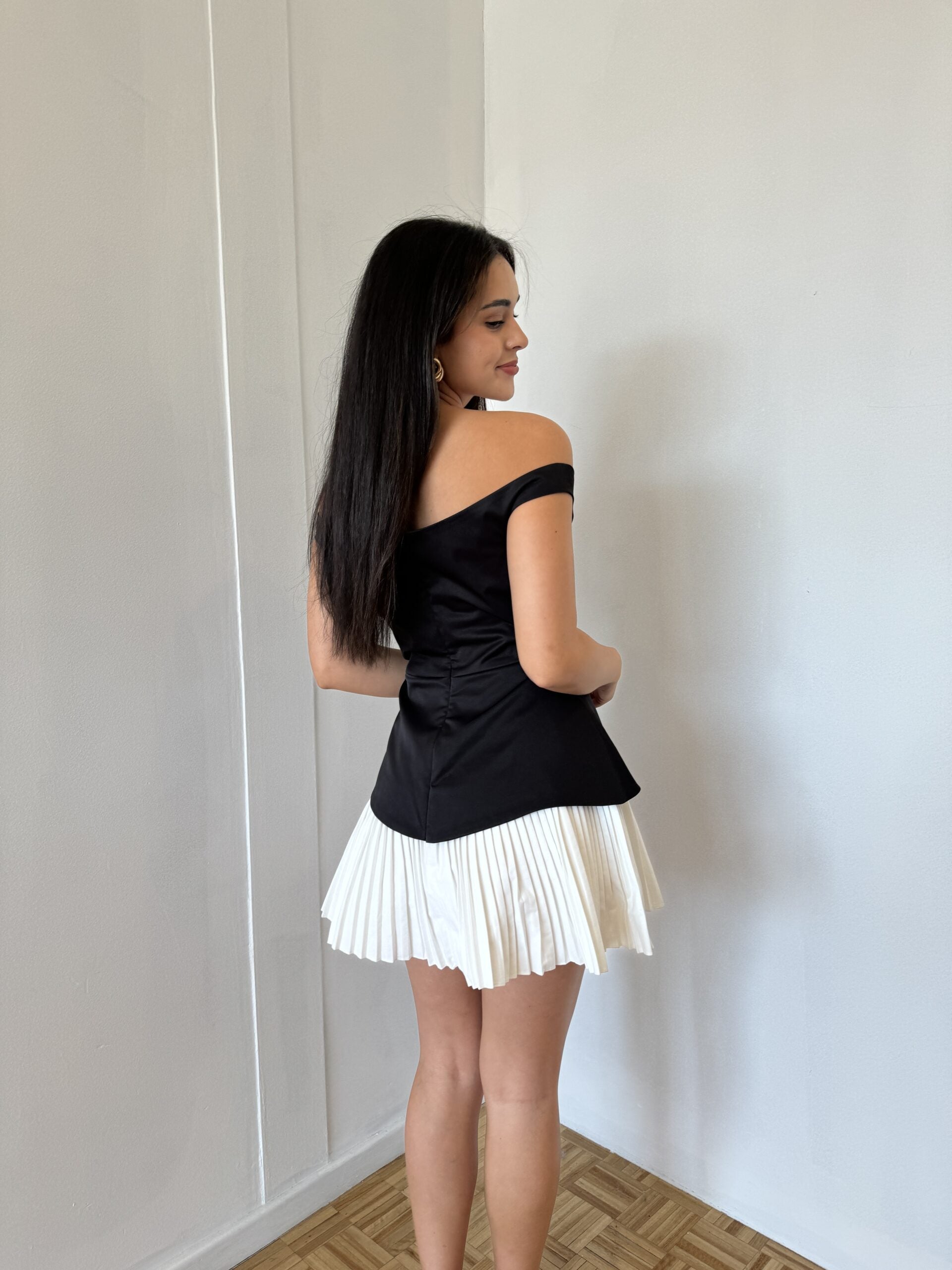 Exclusive Muse No. 1 - Black