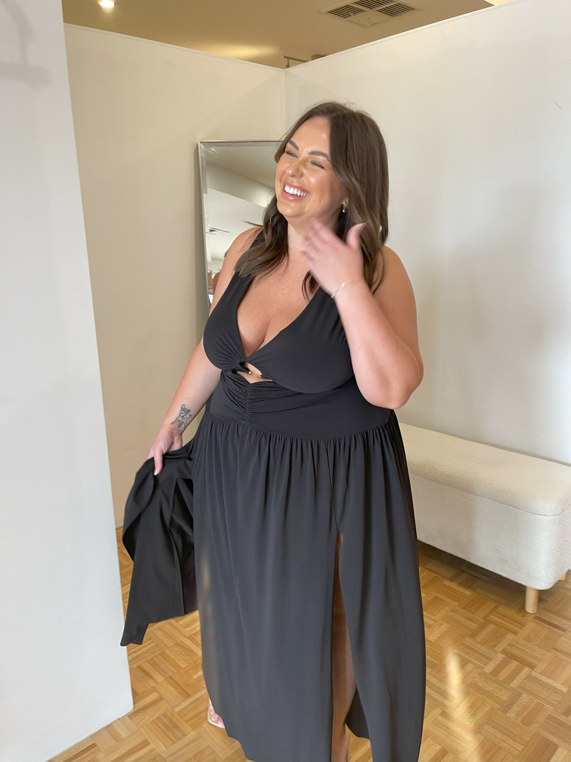 Lindsey V Maxi Dress - Black